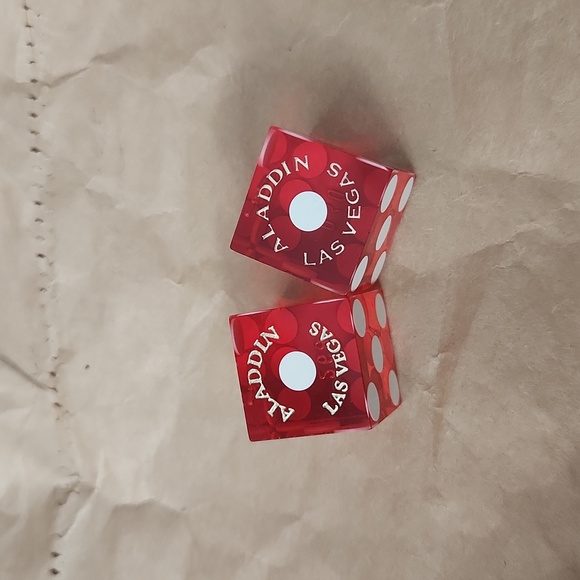 Vintage Aladdin Casino Las Vegas dice red - Picture 3 of 4